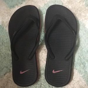 Girls Nike slip flops